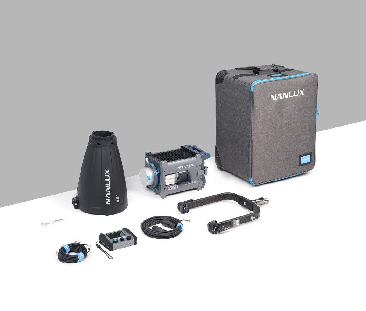 Nanlux Evoke 600C LED Full-color Spot Light with trolley case (Evoke 600C KIT)